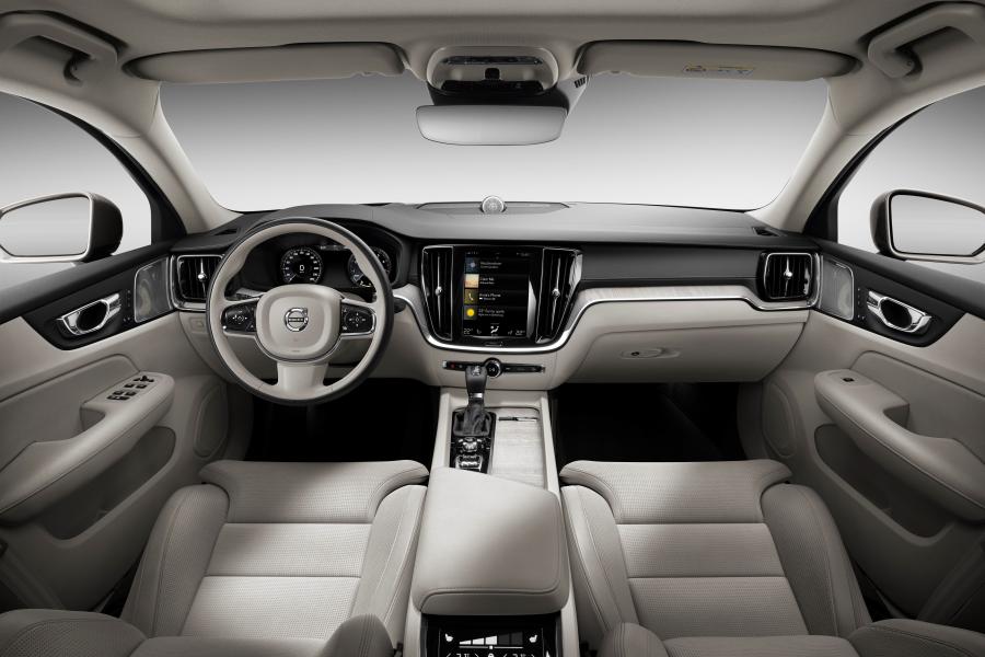 Торпедо Volvo S60 T6 Inscription 2018 года  (WW) (фото 37 из 65)